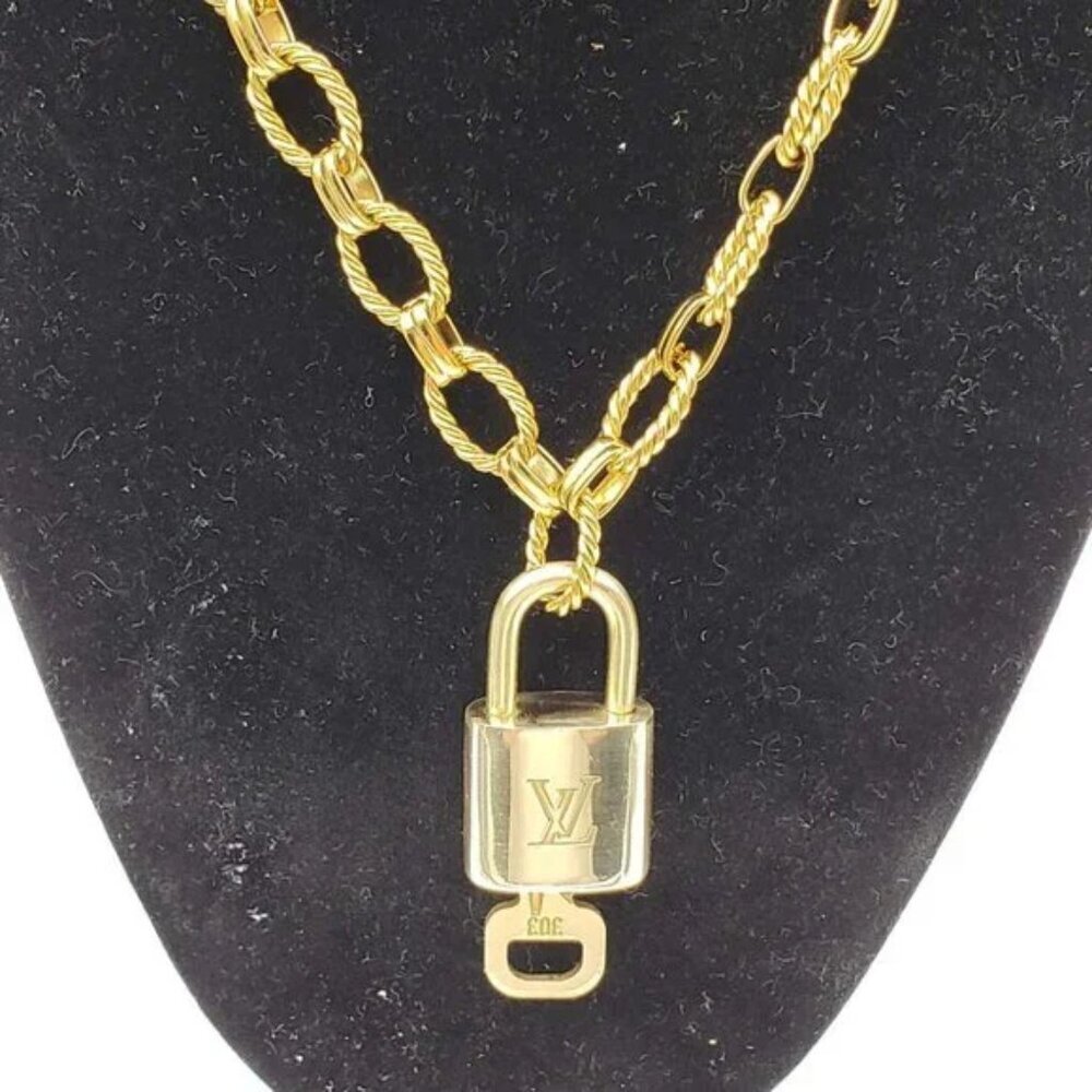 Authentic Louis Vuitton Lock&Key w/Unbranded Gold Plated Chain Necklace 010626 - Picture 5 of 7